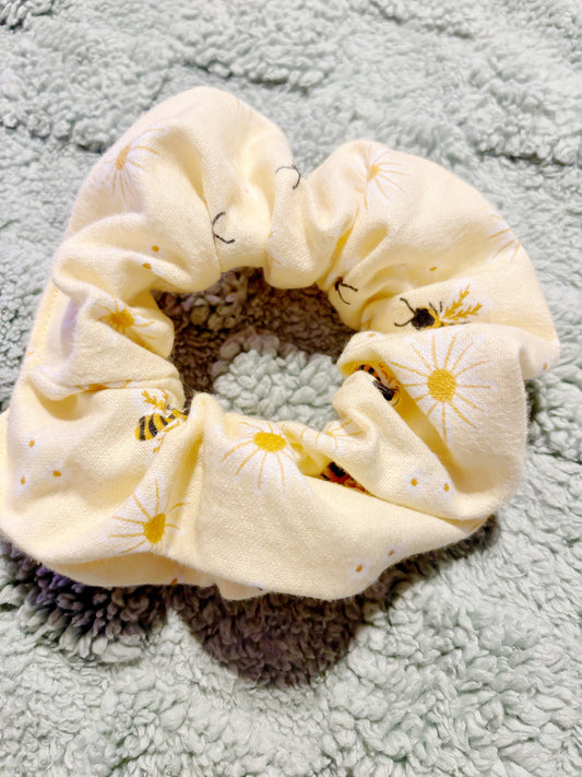 Jojo "Bee" Spring | Scrunchie